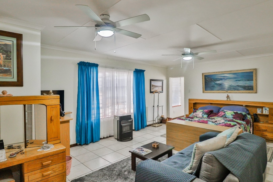 4 Bedroom Property for Sale in Fraaiuitsig Western Cape